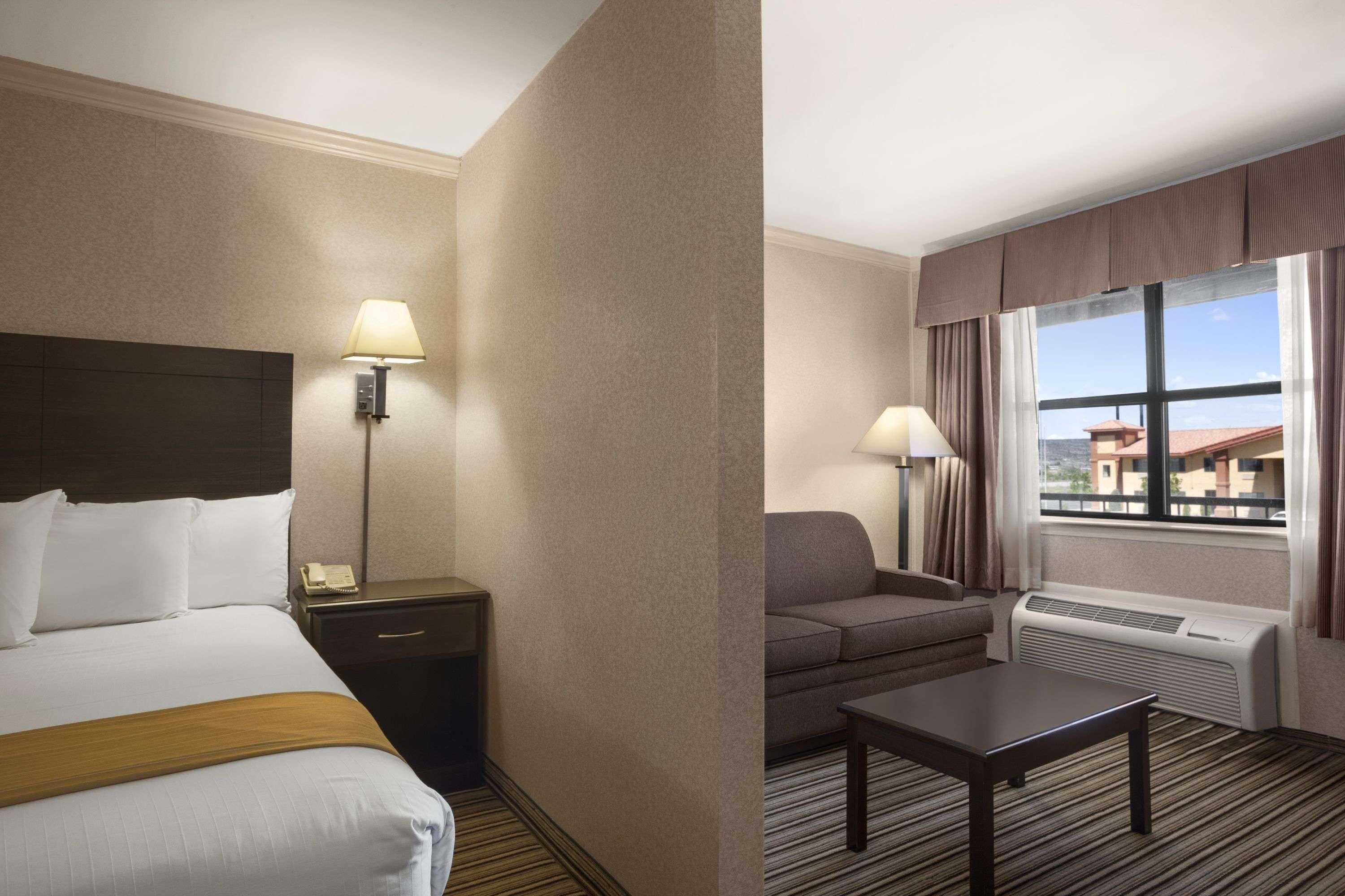Days Inn By Wyndham Grants Zewnętrze zdjęcie