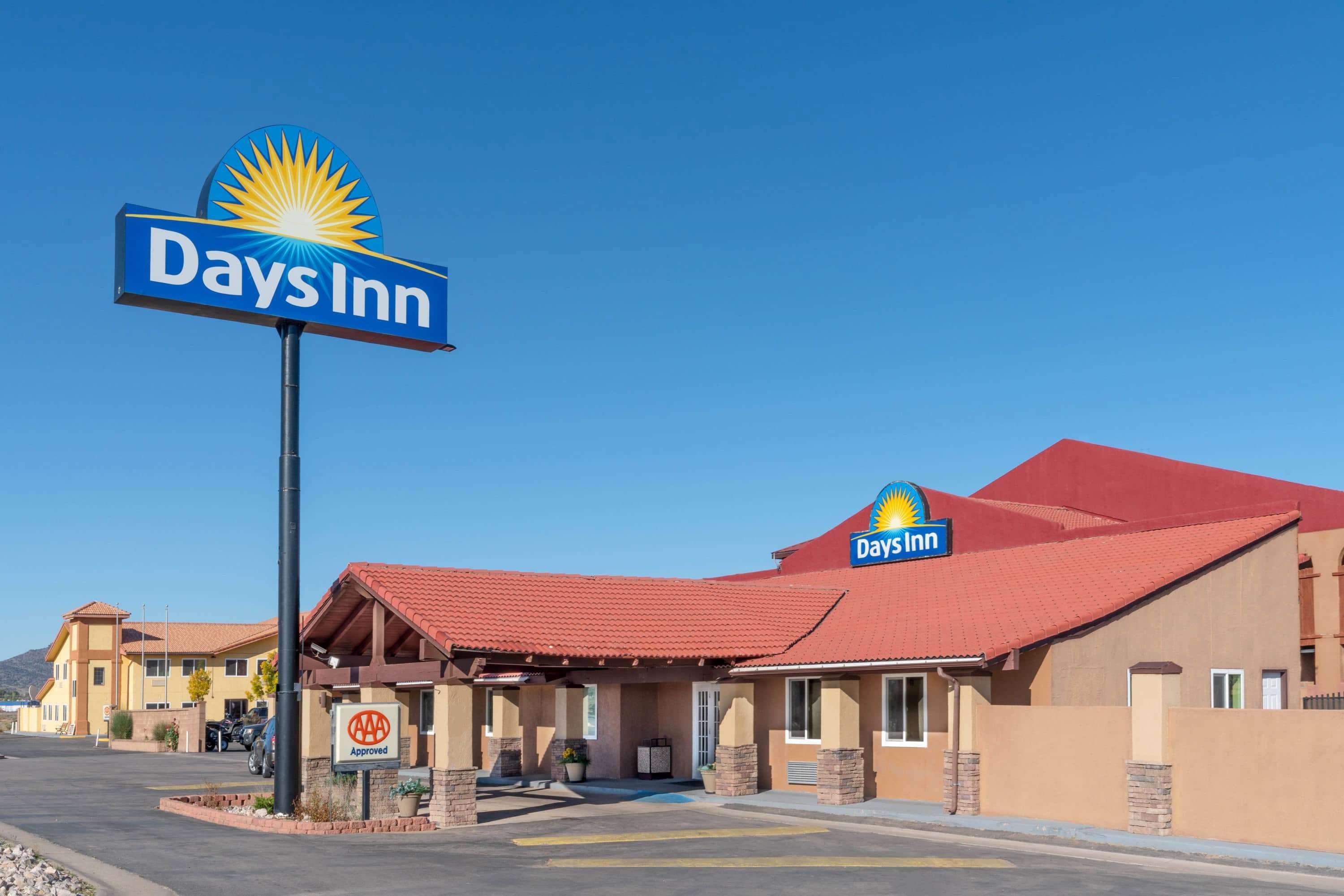 Days Inn By Wyndham Grants Zewnętrze zdjęcie